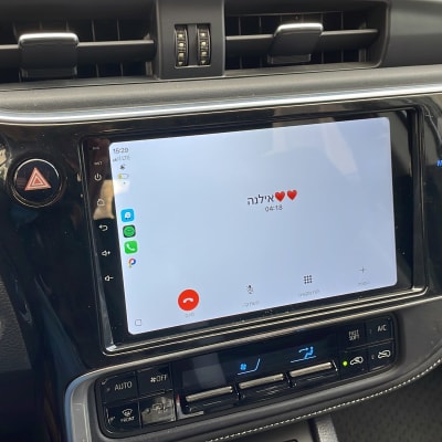 מערכת מולטימדיה ברכב עם מסך מגע