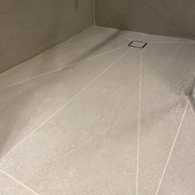 ריצוף חדש עם ניקוז במקלחת