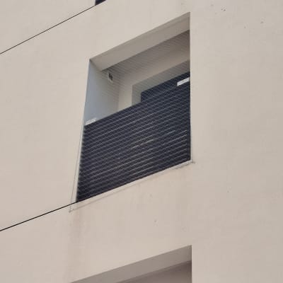 רשת על מרפסת למניעת כניסת יונים