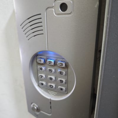 פאנל אינטרקום עם מקלדת מספרים מוארת