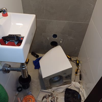 כלים סניטריים, כיור, כלים, עבודת אינסטלציה