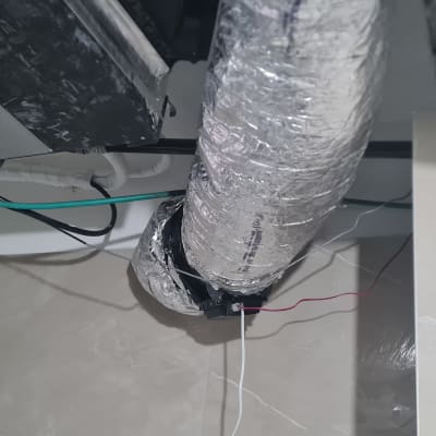 מערכת מיזוג אוויר עם צינורות מבודדים