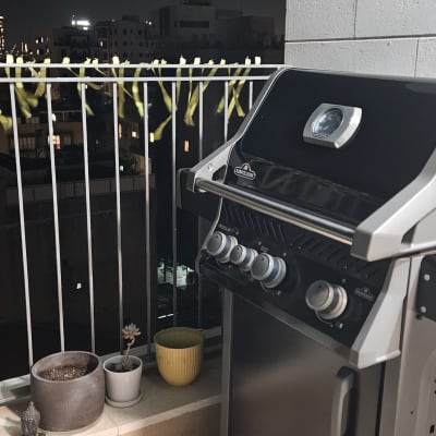 גריל גז נירוסטה עם כפתורים ומד טמפרטורה