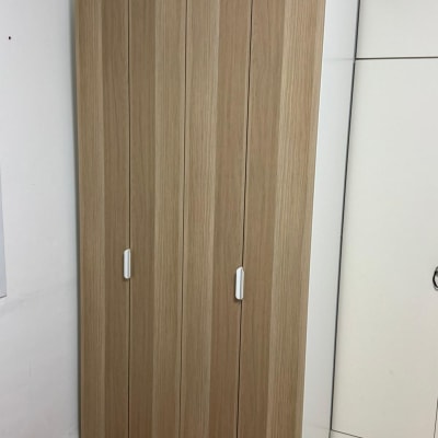 ארון עץ עם דלתות, מתאים לעבודות נגרות