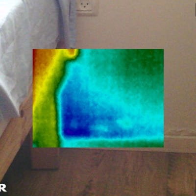 תמונה תרמית של קיר ורצפה ליד מיטה