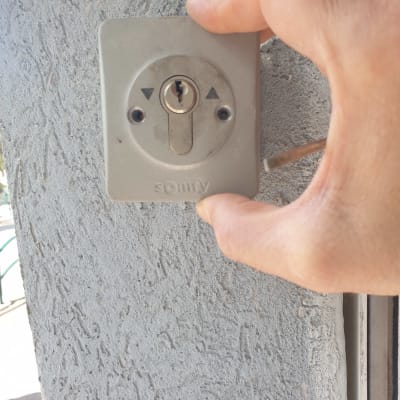 יד מחזיקה לוח אלומיניום עם מנעול