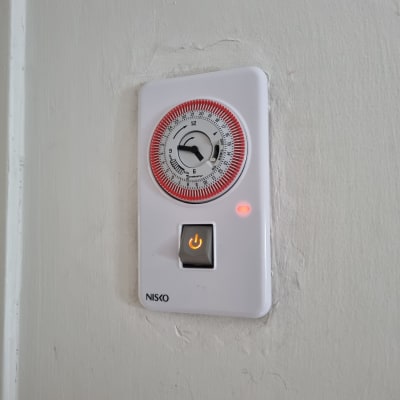 שעון טיימר חשמלי עם מתג הפעלה מואר