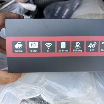 קופסה עם סמלים של מצלמות רכב, HD, WiFi, מעקב GPS, 4G LTE, ניטור 24 שעות