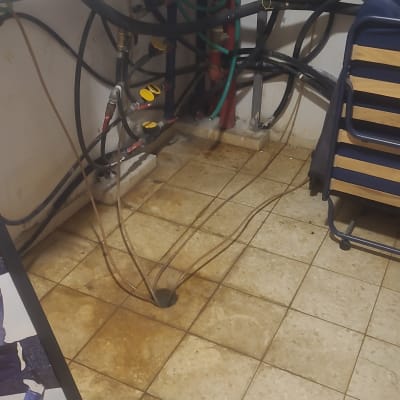 דודי שמש וצנרת בחדר טכני