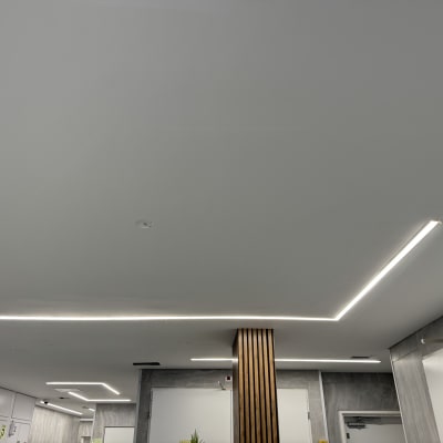 תאורת לד בתקרה עם עיצוב מודרני