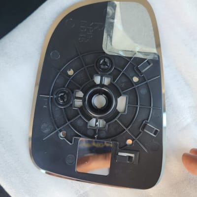 מראה צד לרכב עם חיבורי פלסטיק