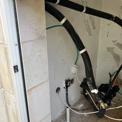 צינורות חשמל, שקעים, חוטים וקופסת חיבורים