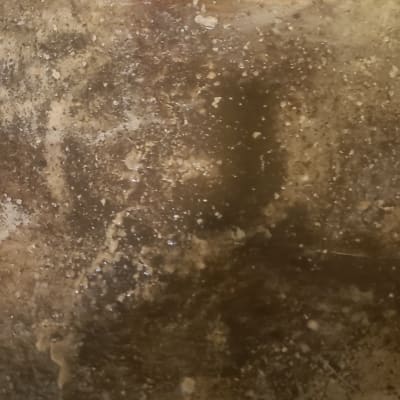 צינורות חלודים ומלוכלכים, קשורים לדוד שמש