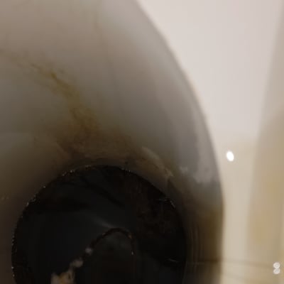 צינור סתום עם לכלוך ושיער