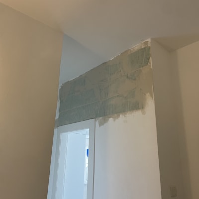 קיר עם טיח חלקית, הכנה לשיפוץ