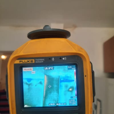 מצלמה תרמית מציגה תמונה עם טמפרטורה 18.6 מעלות