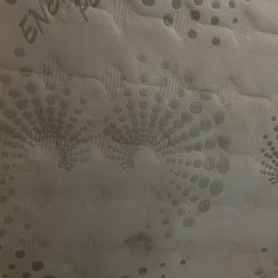 מזרן עם כיתוב 