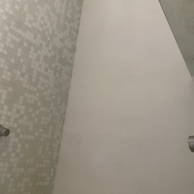 ריצוף פסיפס וחיפוי קירות באזור המקלחון בחדר רחצה
