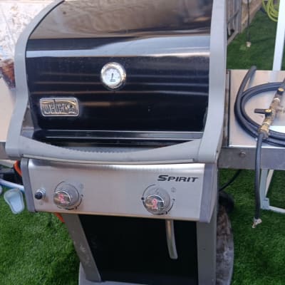 גריל גז Weber עם צינור גז ומד לחץ דיגיטלי לבדיקת אטימות