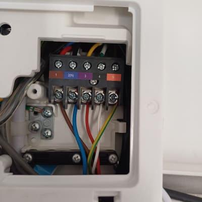 חיבורי חוטים במערכת מיזוג אוויר