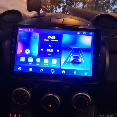 מסך מולטימדיה ברכב עם תצוגת רדיו