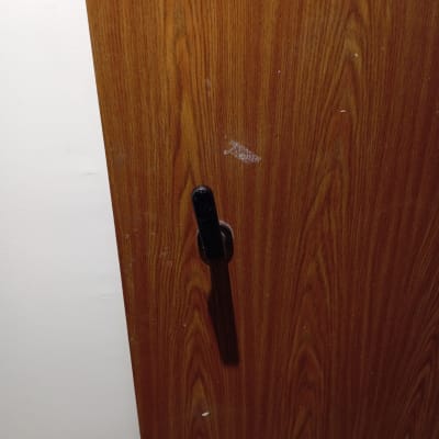ידית דלת עץ עם מנעול