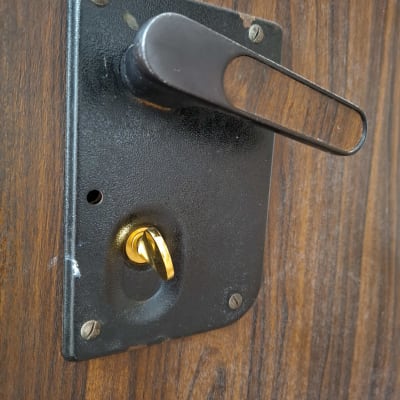 מנעול דלת עם ידית ובריח זהב