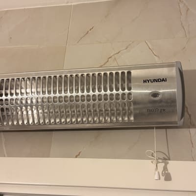 תנור חימום חשמלי מותקן על קיר