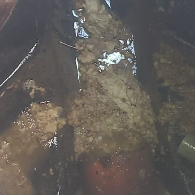 תמונה של צינור סתום עם לכלוך וחומרים