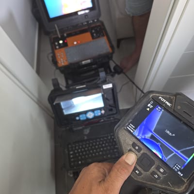 מכשירים לגילוי נזילות בשימוש בשטח צר