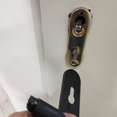 תמונה של מנעול וכלי עבודה בתחום המנעולנות