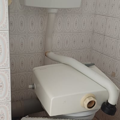 החלפת ניאגרה גלויה בחדר שירותים במוצר חדש של פלסאון