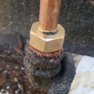 חיבור צינור נחושת עם אטם גומי