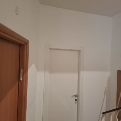 דלתות וקירות גבס בבית