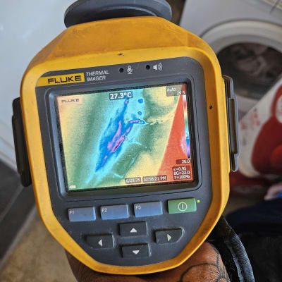 מד חום תרמי של פלוק מציג תמונה צבעונית