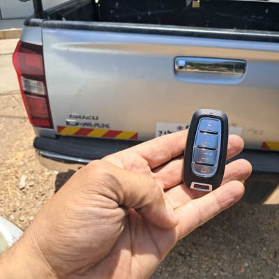 מפתח רכב מול טנדר איסוזו