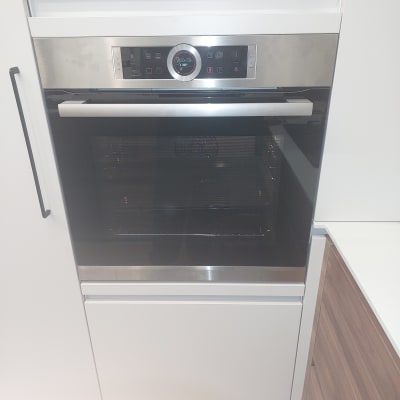 תנור אפייה עם לוח בקרה דיגיטלי ותצוגה