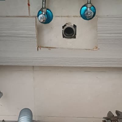 עבודות אינסטלציה מתחת לכיור, החלפת ברזי ניל וחיבורי ניקוז