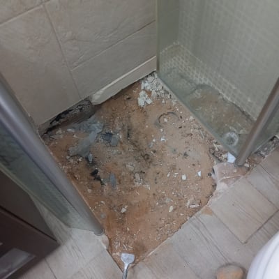שיפוץ חדר אמבטיה עם כלים וחומרים
