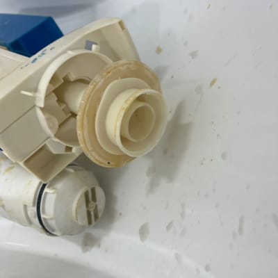 חלקי פלסטיק של מערכת אינסטלציה בכיור