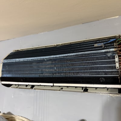 יחידת מיזוג אוויר פתוחה לתחזוקה