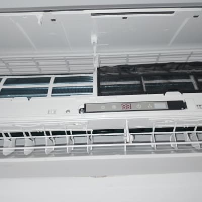 יחידת מיזוג אוויר פתוחה עם מסנן ותצוגה דיגיטלית