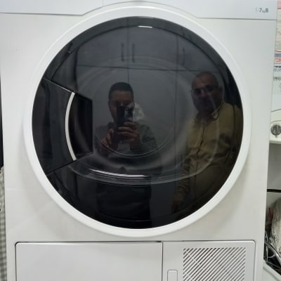 מכונת כביסה עם פאנל שליטה דיגיטלי