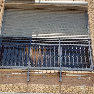 רשת הגנה על מרפסת למניעת כניסת יונים