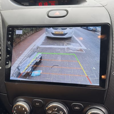מצלמת רוורס ברכב עם תצוגת חניה