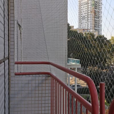 רשת הגנה על מרפסת למניעת כניסת יונים