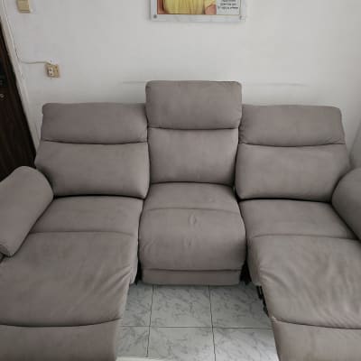 ספה אפורה עם ריפוד נשלף לניקוי