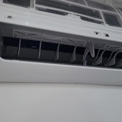 תריסי מזגן פתוחים עם מסנן עליון