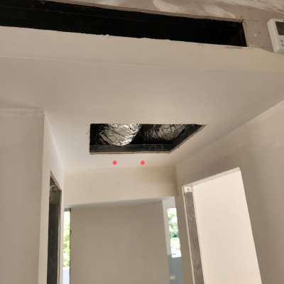 תקרת גבס עם פתחי אוורור