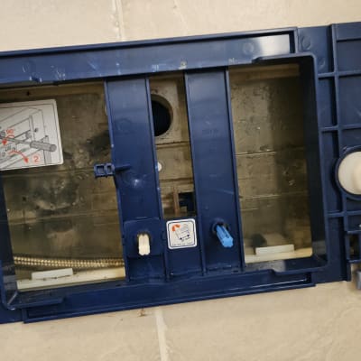 חלק פנימי של מערכת אינסטלציה בקיר